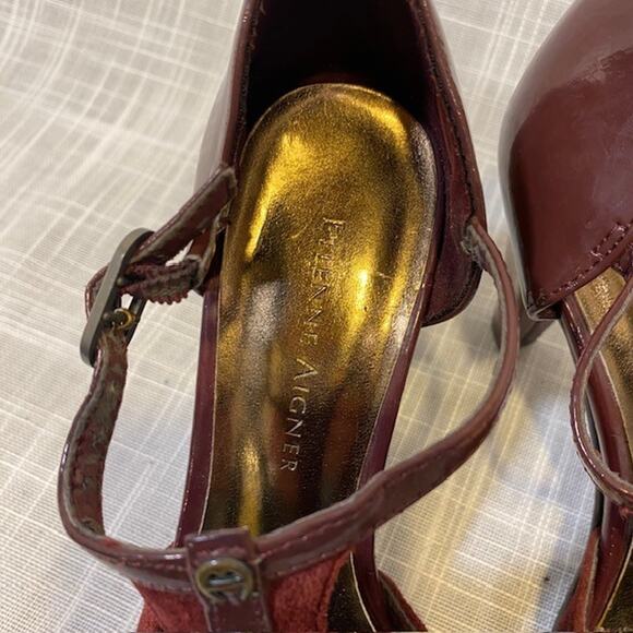 Etienne Aigner Burgundy Suede and Patent Leather T Strap Heels Womens 6 - Picture 9 of 10